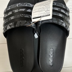 新品adidasサンダルの画像
