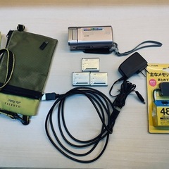 動作品 JVC Everio GZ-V570 フルハイビジョン 32GB内蔵 コンパクトデジタルカメラ バッテリーの画像