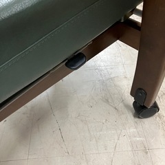 2511-465 冨士ファニチア（株） キャスター付き リクライニングチェア グリーン キズ有り 中古の画像