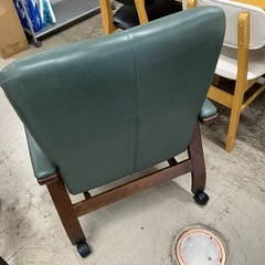 2511-465 冨士ファニチア（株） キャスター付き リクライニングチェア グリーン キズ有り 中古の画像