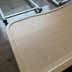 ベッド上のテーブル　　キャスター付きの画像