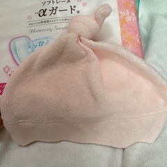 産褥パット、歯固め、ベビー帽子の画像