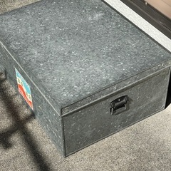 ブリキ製（衣装ケース）ガンガンの画像