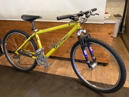 【訳あり！前後タイヤ・チューブ新品！】アルミフレーム 3×8速　フロントサスペンション付き　26インチMTB イエロー