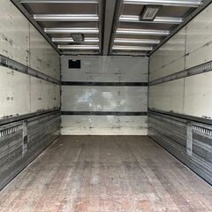 3.9坪/外寸長さ570cm●中型アルミバン、コンテナ　●バイクガレージ.キャンプ場.作業場.コンテナハウス.資材農機具.物置　●福岡発の画像