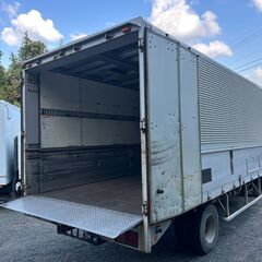 3.9坪/外寸長さ570cm●中型アルミバン、コンテナ　●バイクガレージ.キャンプ場.作業場.コンテナハウス.資材農機具.物置　●福岡発の画像