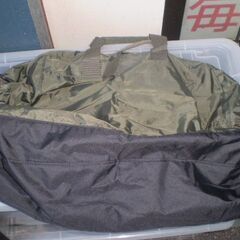 アディダス　ナイロン　ボストンバッグ　横幅58㎝縦幅27㎝高さ30㎝くらいの画像