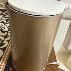 電気ポットの画像