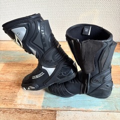 女性使用 ベリック レーシングブーツGP-Xの画像