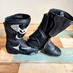 女性使用 ベリック レーシングブーツGP-Xの画像