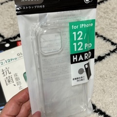iPhone12 ハードケースとフィルムの画像