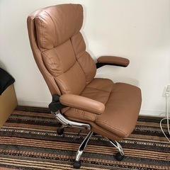 【至急】チェア イス 回転可能 肘掛け付き 茶色の画像
