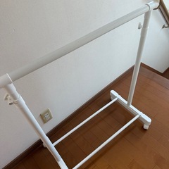 ハンガーラックの画像