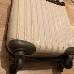 旅行カバンピンクの画像