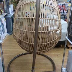 美品！ ハンギングチェア たまご型 ブラウン系 クッション・枕付き 1人用 室内 リラックスチェア イス　西岡店の画像