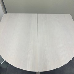 新品テーブルの画像