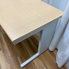 オフィスデスクの画像