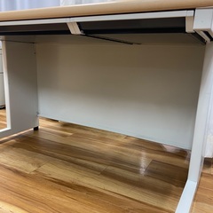 オフィスデスクの画像