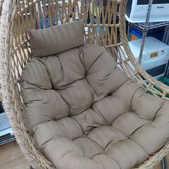 美品！ ハンギングチェア たまご型 ブラウン系 クッション・枕付き 1人用 室内 リラックスチェア イス　西岡店の画像