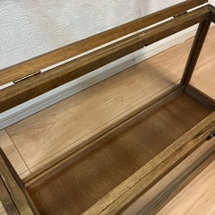 ガラス木枠ディスプレイの画像