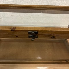 ガラス木枠ディスプレイの画像