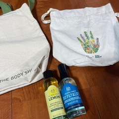 未使用　ザ　ボディショップ　バッグ　ポーチ　巾着袋　ハンドジェル　化粧水の画像