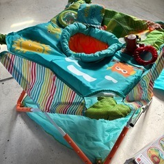 コンパクトにたためる ポップアップジャンパーの画像