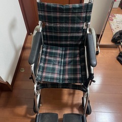 折り畳み車椅子（車イス）の画像