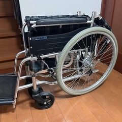 折り畳み車椅子（車イス）の画像