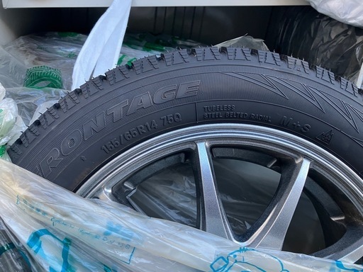 【予定者決定済】スタッドレスタイヤ　4本