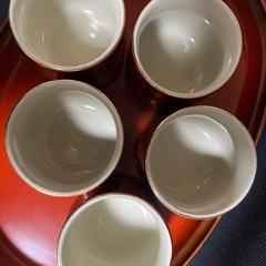 [美品]天然木のお盆と
湯呑み5個の画像
