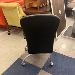 M2511-311 キャスター付き ダイニングチェア レザー風 ブラック 回転式 キズ汚れ有りの画像