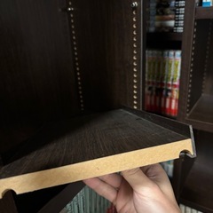 ニトリ　飾れるディスプレイ扉付きスライド書棚　大型タイプの画像