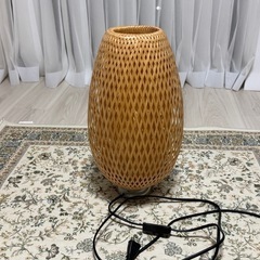 IKEA BOEJA テーブルランプ（電球付き）の画像