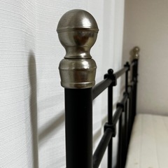 無料／IKEA 黒スチールベッド（マットレス付き）※自取・要分解の画像