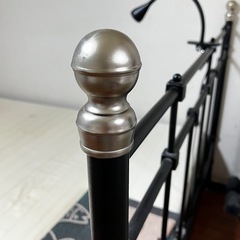 無料／IKEA 黒スチールベッド（マットレス付き）※自取・要分解の画像