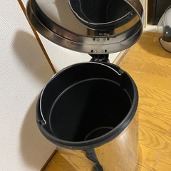 【取引者決定】閲覧ありがとうございました。ステンレスペダル式ゴミ箱　直径280　高さ42の画像