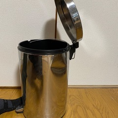 【取引者決定】閲覧ありがとうございました。ステンレスペダル式ゴミ箱　直径280　高さ42の画像
