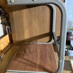 「引取り待ち」卓上ノートPCラックの画像