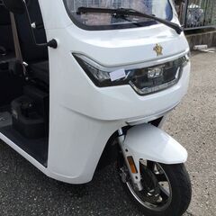 横浜市発　☆美車☆　サイド雨除けカバー付き　ビークルファン　EVトゥクトゥク　電動トライク　ホワイト色　白色　EVトライク　電動トゥクトゥク　EVTUKTUK　電動バイクの画像