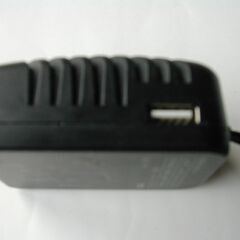 自動車から   AC100V and 5v USB DC/ACインバーターの画像