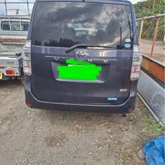 ヴォクシー紺色の画像