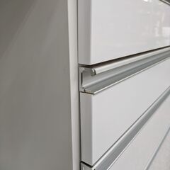 【鏡面仕上げ】キッチンボード 松田家具 ダイニングボード レンジボード 食器棚 カップボード スライド扉 2ヵ所ソフトクロース モイス加工付き 高さ205cm 幅117cm：ホワイトの画像