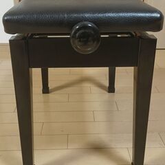 ピアノの椅子の画像