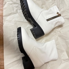 美品　キッズブーツ　22センチ　キッズ　キッズシューズ　スニーカー　厚底　厚底ブーツの画像