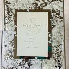 # onesterrace ガラス製　花柄フォトフレームの画像