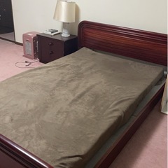 ダブルベッドの画像