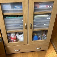 棚、電話台の画像