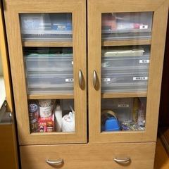 棚、電話台の画像