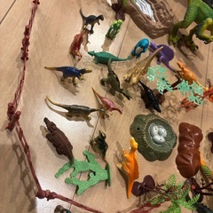 総額2万円くらい？恐竜フィギュアの画像